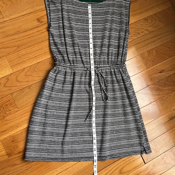 EUC LOFT Summer Striped Blue & Ivory Tie Waist Dress size Medium - Picture 6 of 7